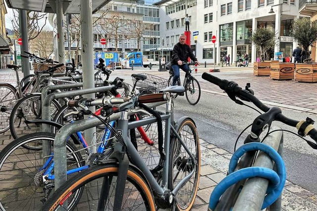 Der Radverkehr in Lrrach nimmt zu, di...Radklimatests jedoch so gut wie nicht.  | Foto: Barbara Ruda