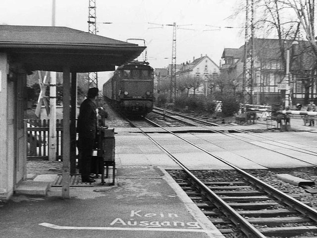 Zug folgt auf Zug: Die Rheintalbahn so...e Staus in der Emmendinger Innenstadt.  | Foto: Armin E. Mller