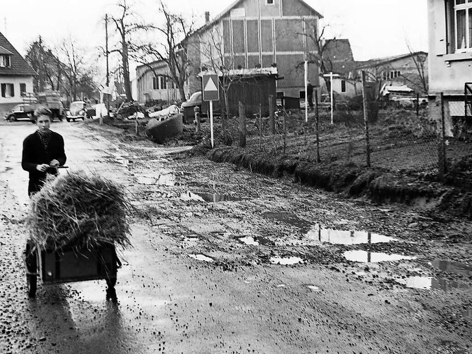 Vor 50 Jahren: Die Straßen in Kollmars...er. Die Schlaglöcher waren geführchtet  | Foto: Armin E. Möller