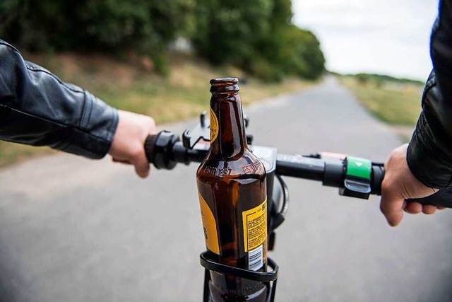 1,2 Promille Alkohol wies ein Test bei dem Fahrer auf.   | Foto: Robert Guenther (dpa)
