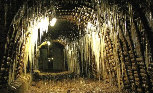 Damit der Zugang zum Bergwerk sicherer...lzer im Eingangsbereich ausgetauscht.  | Foto: Manfred Lange