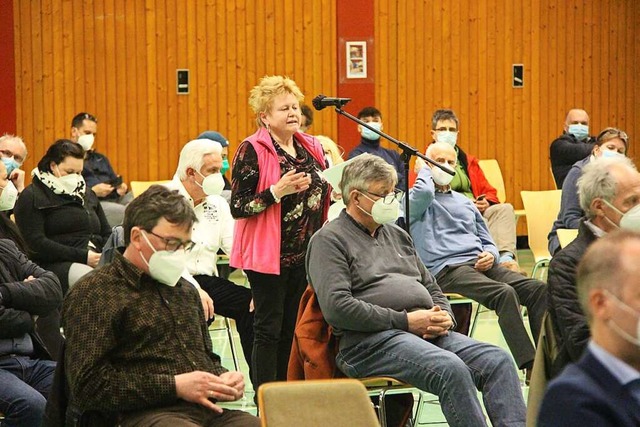 Zahlreiche Brger nutzten die Versamml...zum Vorgehen der Gemeinde zu stellen.   | Foto: Horst David