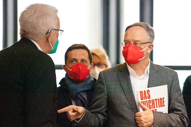 Sondierungsgesprche: Ministerprsiden... (links) mit Andreas Stoch von der SPD  | Foto: Marijan Murat (dpa)