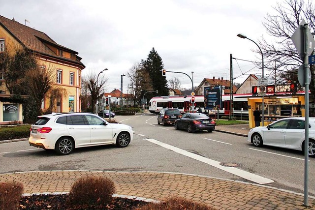 Der Steinener Bahnbergang rckt im Zu...sten aber  gleich mehrere Brcken her.  | Foto: Rolf Reimann