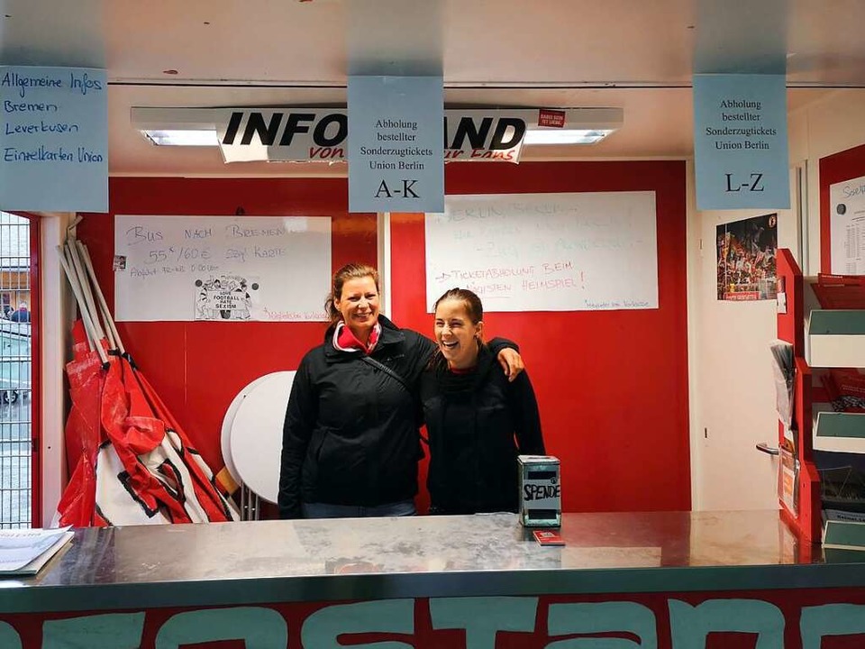 Helen Breit und Steffi Renz im Infosta... unter der Nordtribne im Oktober 2019  | Foto: privat