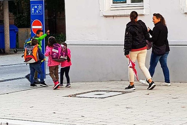 Gemeinsam im Laufbus zur Schule  statt mit dem Elterntaxi.   | Foto: Gerhard Walser