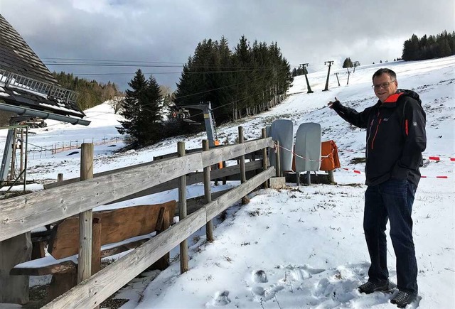 Liftbetreiber Ewald Zink fhlt sich von der Politik im Stich gelassen.  | Foto: Michael Drfler