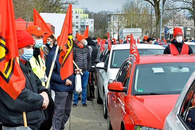 Teil des Protests war auch ein Autokorso.  | Foto: Michael Bamberger