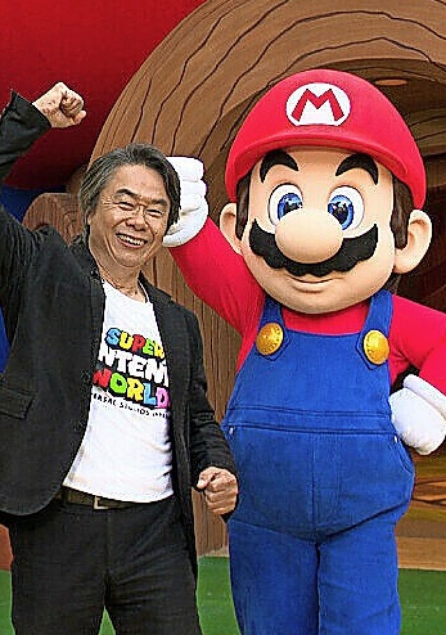 Super Mario mit seinem Erfinder Shigeru Miyamoto.  | Foto:  via www.imago-images.de