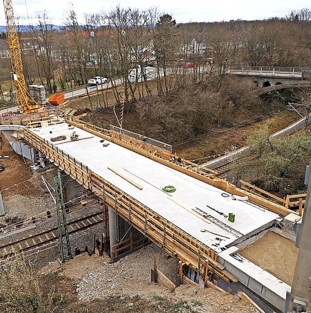 Die Behelfsbrcke wird teuer.  | Foto: Herbert Frey