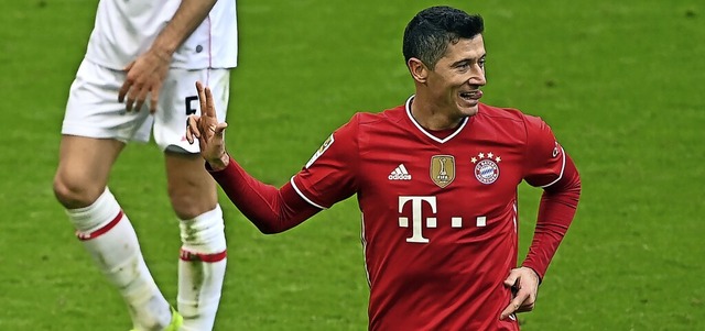 Drei von vier Treffern im Spiel gegen ... auf das Konto von Robert Lewandowski.  | Foto: Matthias Balk (dpa)