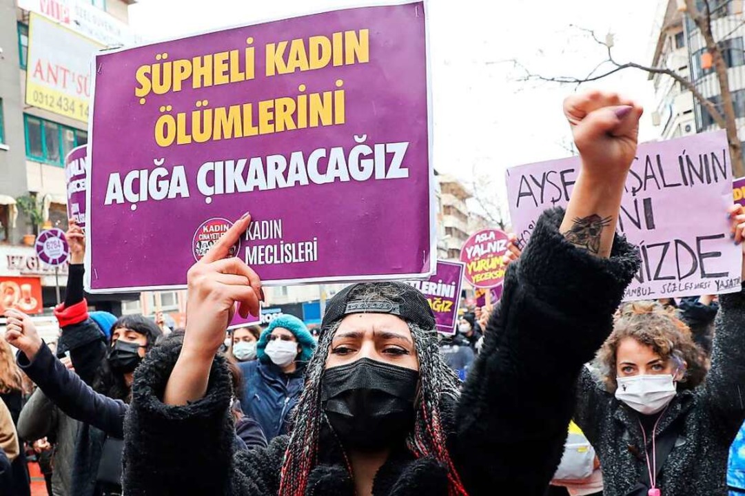 Proteste gegen den Austritt der Türkei aus der Istanbul-Konvention  | Foto: ADEM ALTAN (AFP)