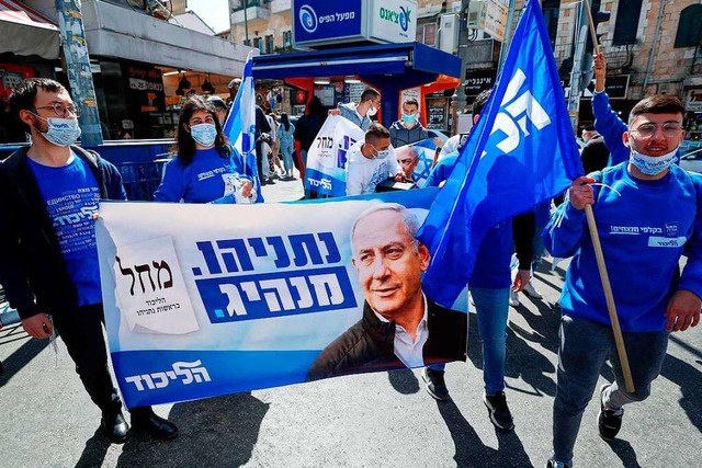 Ein Wahlstand von Benjamin Netanjahus ...f dem Mahane Yehuda-Markt in Jerusalem  | Foto: EMMANUEL DUNAND (AFP)