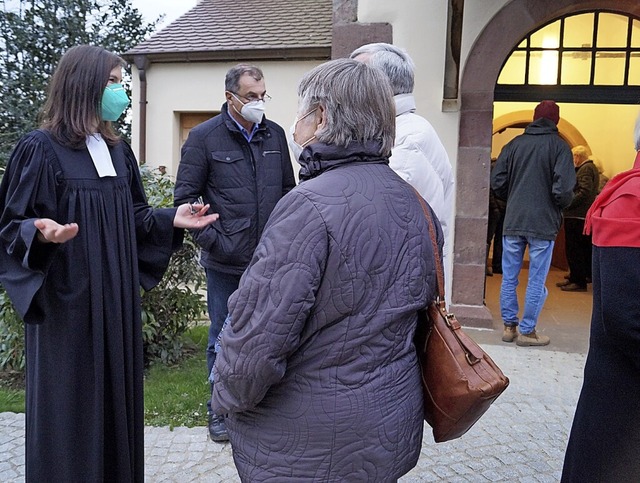 Der Empfang im Anschluss an den Gottes...er Kirche mit  Pfarrerin Juliane Rupp.  | Foto: Silke Hartenstein