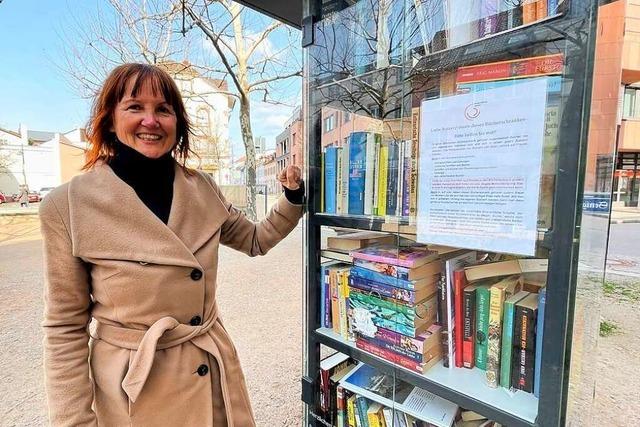 Ulrike Peters ist Patin für einen öffentlichen Bücherschrank in Lörrach