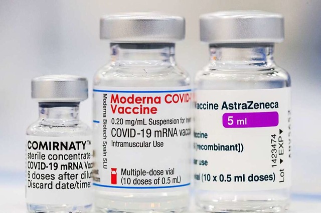 Drei Impfstoffe werden aktuell im Land...ie Vakzine von Moderna und Astrazeneca  | Foto: Daniel Karmann (dpa)