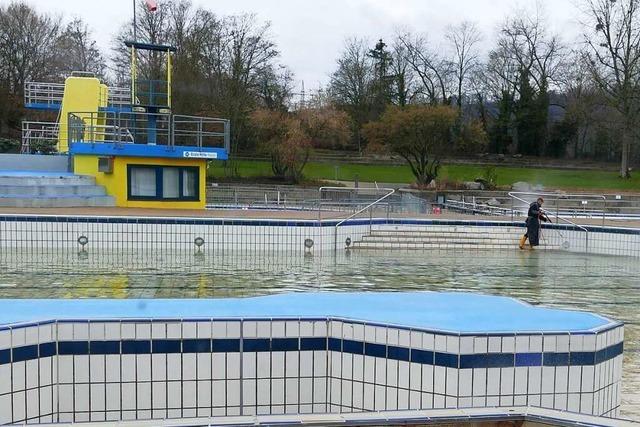 In Rheinfelden wird schon das Freibad für die Saison vorbereitet