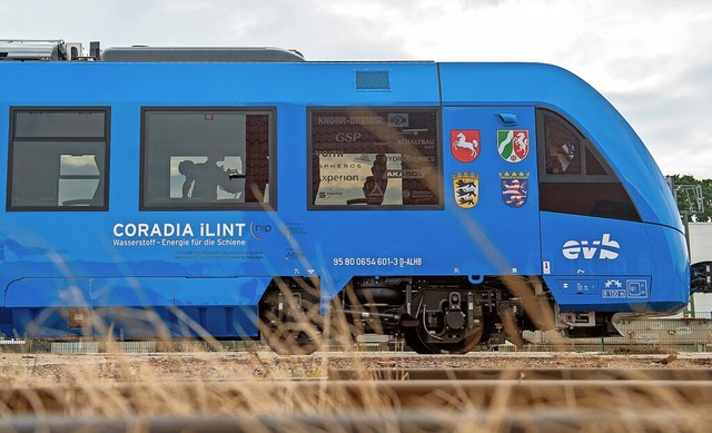 Dieser Zug fhrt mit Strom aus Wassers...m Bundesland Niedersachsen eingesetzt.  | Foto: Philipp Schulze (dpa)