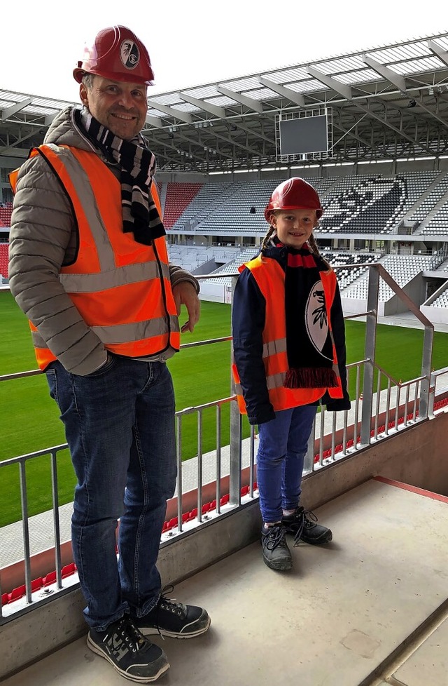 Jochen Tuschter und Zisch-Reporterin Alea Angrick im neuen SC-Stadion  | Foto: privat