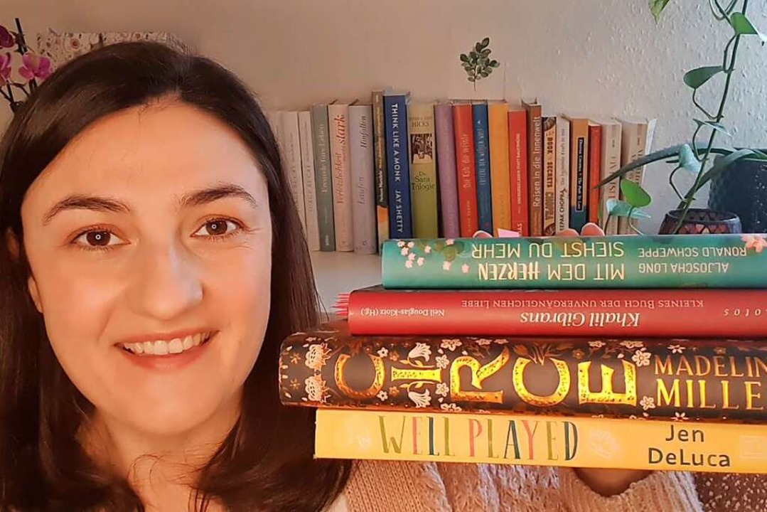 Die Freiburgerin Eva gibt auf Youtube Psychologie- und Buchtipps.  | Foto: Eva
