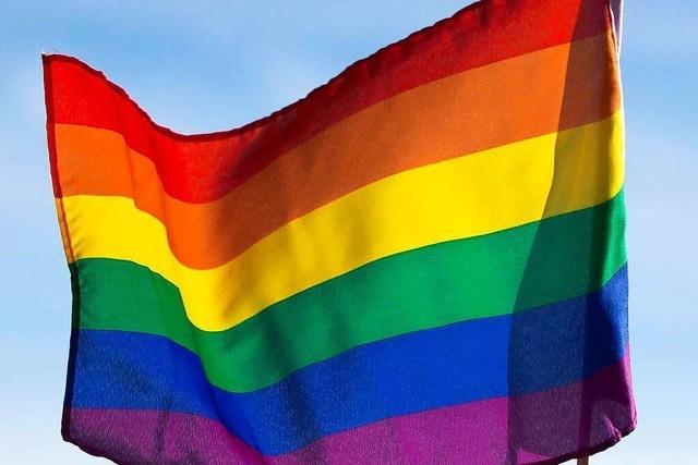 Kritische Stellungnahme zum Segnungsverbot homosexueller Paare: 