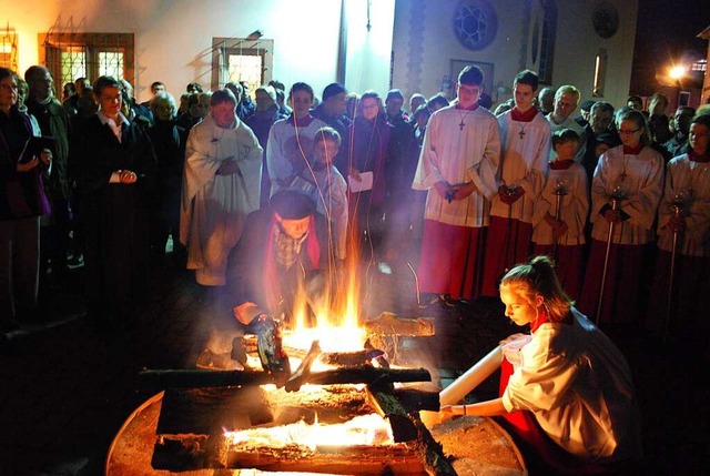 Das gemeinsame Osterfeuer auf dem Emme... wollen die Kirchen weiter festhalten.  | Foto: Sylvia-Karina Jahn