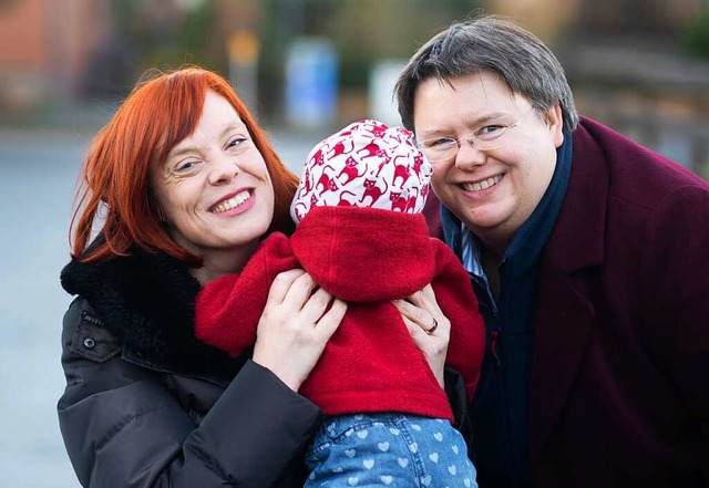 Gesa Teichert-Akkermann (links) und Ve...Paaren bei der Elternschaft erreichen.  | Foto: Julian Stratenschulte (dpa)
