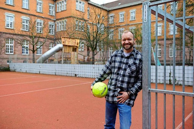 Freut sich, wenn auf dem Spielfeld der...1; Schulsozialarbeiter Fabian Fennig.   | Foto: Ingo Schneider