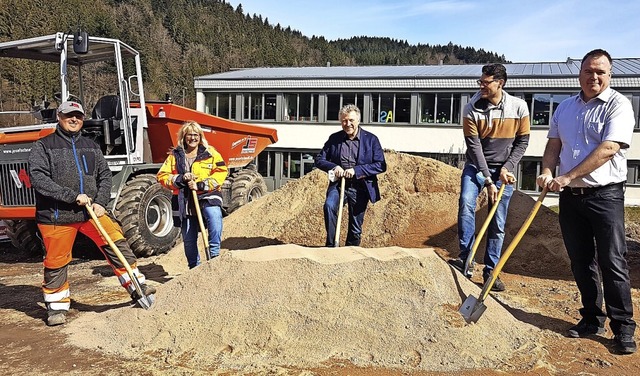 Vorarbeiter Sergei Koch, Betriebsleite...nd Planer Michael Strbe (von links).   | Foto: Gerald Nill