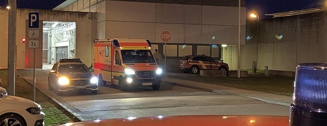 Rettungseinsatz in der Justizvollzugsa...tze seiner Zelle in Brand geraten war.  | Foto: Helmut Seller