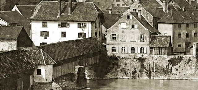 Bis 1903 war das dreistckige Gebude ...e. Den Rheinuferweg gab es noch nicht.  | Foto: Richard Kaiser