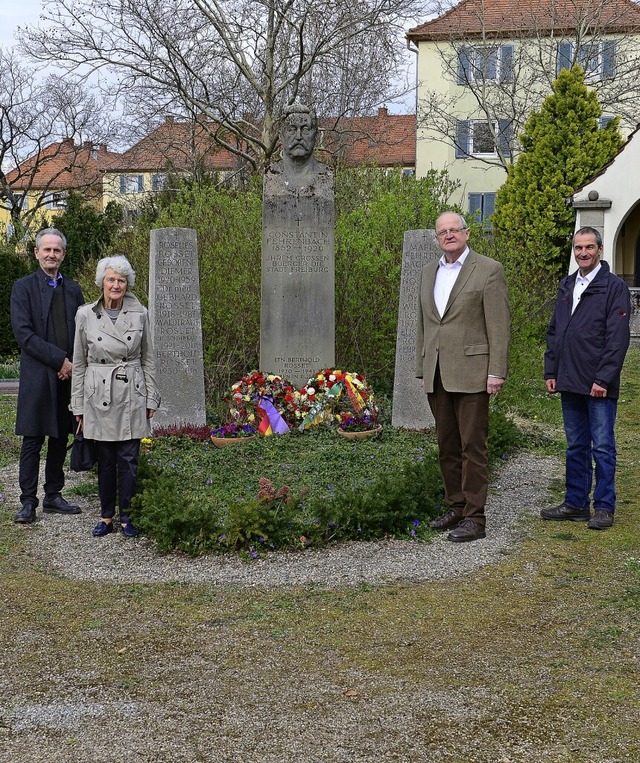 Constantin Fehrenbachs Urenkel Konrad ...ropas auf dem Freiburger Hauptfriedhof  | Foto: Ingo Schneider