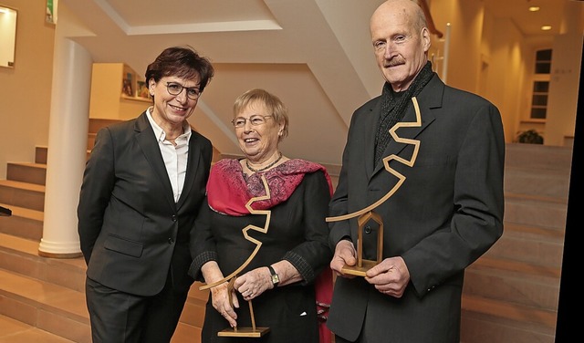 OB Edith Schreiner (links) ehrte 2017 Eva Mendelsson und Martin Ruch.  | Foto: Christoph Breithaupt
