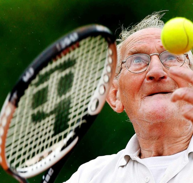 Tennis kann man auch mit 90 noch spiel...dieser niederlndische Senior beweist.  | Foto: usage Germany only, Verwendung nur in Deutschland