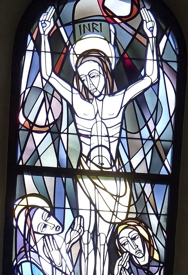 Das Glasfenster der evangelischen Kirche in Bad Sckingen zeigt Jesus am Kreuz.   | Foto: Evangelisches Pfarramt