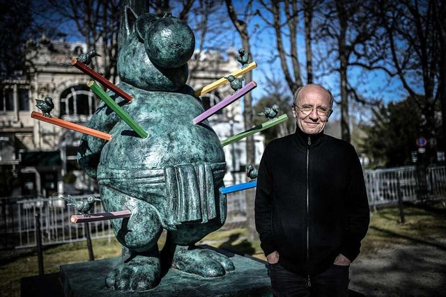 Philippe Geluck vor einer seiner Skulpturen.  | Foto: STEPHANE DE SAKUTIN