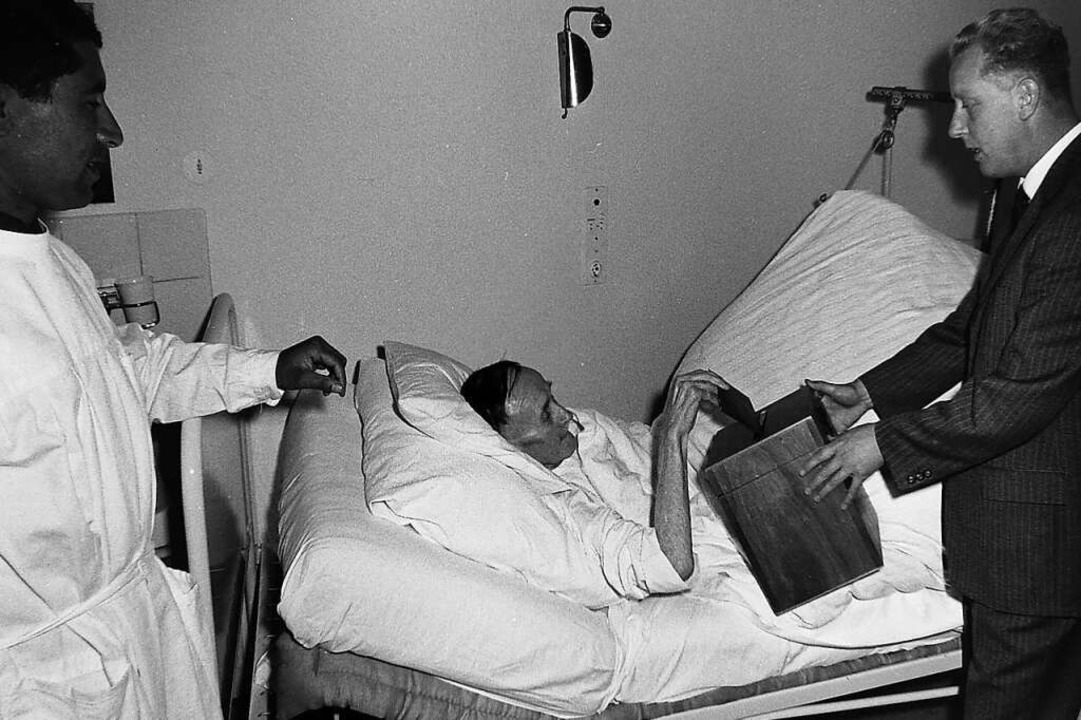 Wahl im Krankenbett: Der Mann, der ger...es Streckverbandes ans Bett gefesselt.  | Foto: Armin E. Möller