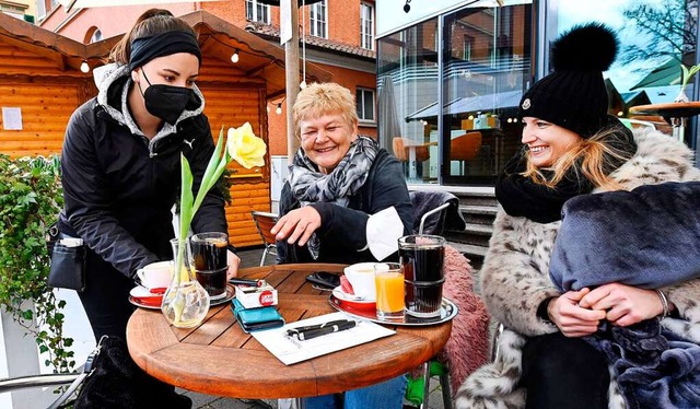 Unbeschwert im Caf sitzen wie hier in... das wrden die Oberrieder auch gerne.  | Foto: THOMAS KIENZLE (AFP)