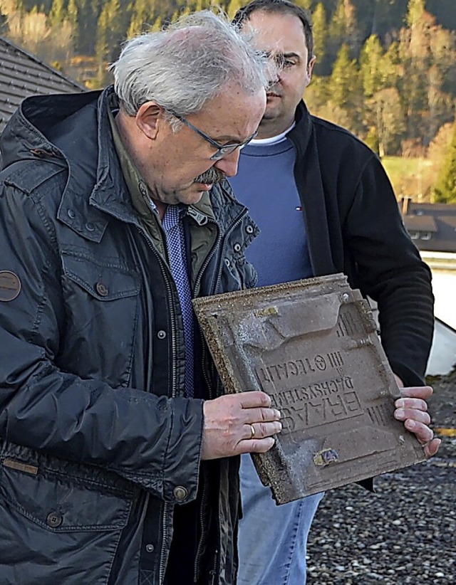 Brgermeister Thomas Kaiser nimmt eine... und Sporthauses genau unter die Lupe.  | Foto: Christiane Sahli