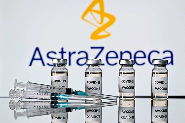 Der Impfstoff von Astrazeneca wird sei...nur noch an Menschen ber 60 verimpft.  | Foto: JUSTIN TALLIS (AFP)
