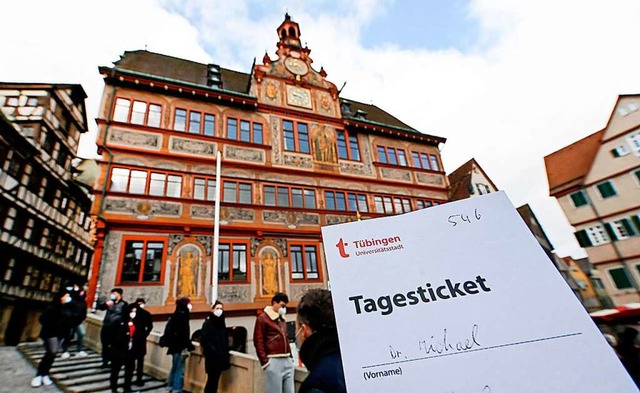 In Tbingen luft derzeit ein Pilotpro...hr ffnungsschritten in Corona-Zeiten.  | Foto: THOMAS KIENZLE (AFP)