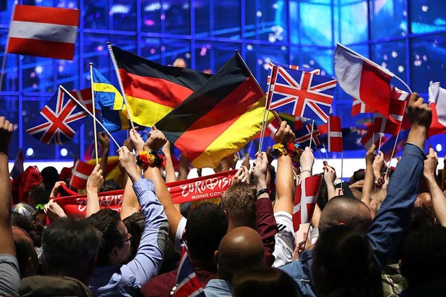 Fans feuern die Interpreten aus versch...vor Publikum stattfinden (Archivbild).  | Foto: Jrg Carstensen (dpa)