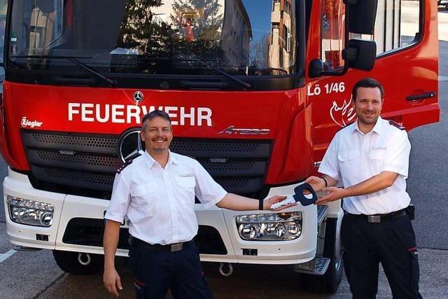 Die Feuerwehr Lrrach hat ein neues Feuerwehrfahrzeug erhalten