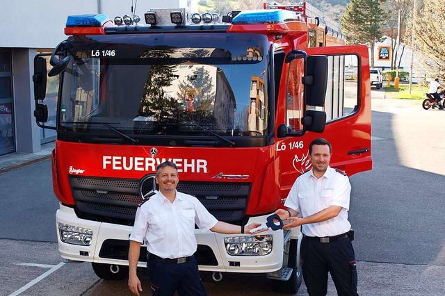 Der ganze Stolz der Feuerwehr Lrrach:...ue Hilfeleistungslschfahrzeug HLF 20.  | Foto: Paul Schleer