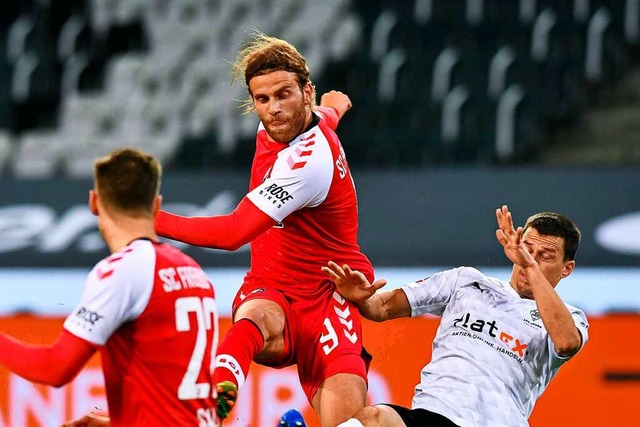 Lucas Hler war gegen Gladbach einer der zentralen Akteure des Geschehens.  | Foto: UWE KRAFT (AFP)