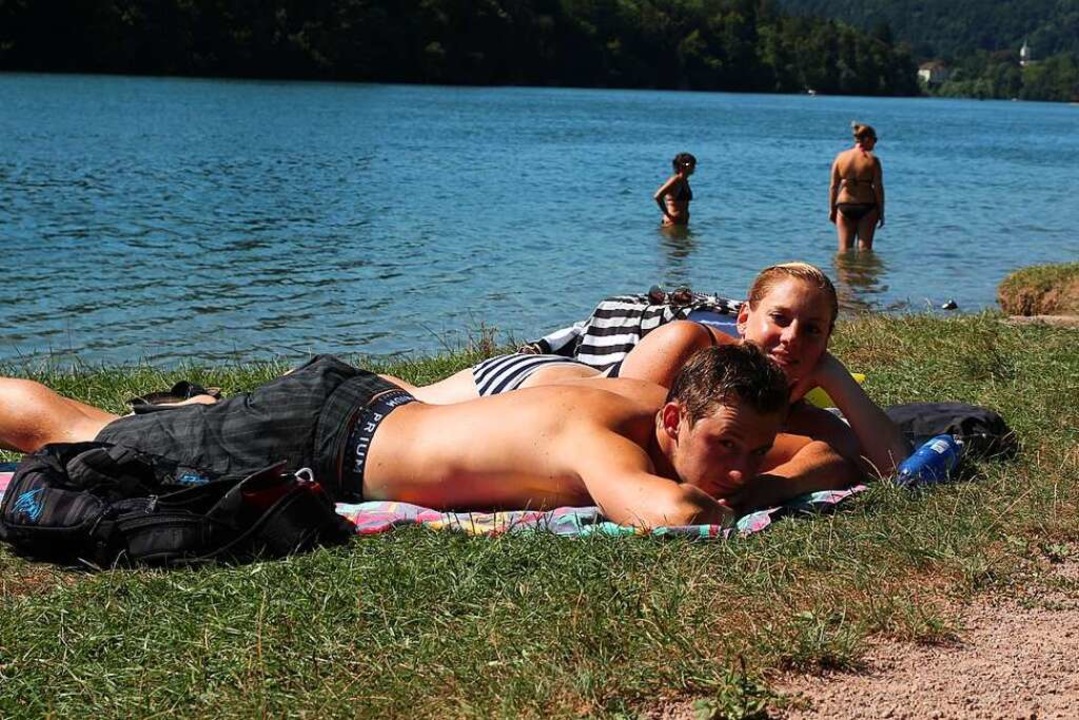 Auch am Badestrand in Brennet geniet man den Sommer.   | Foto: Michael Saurer