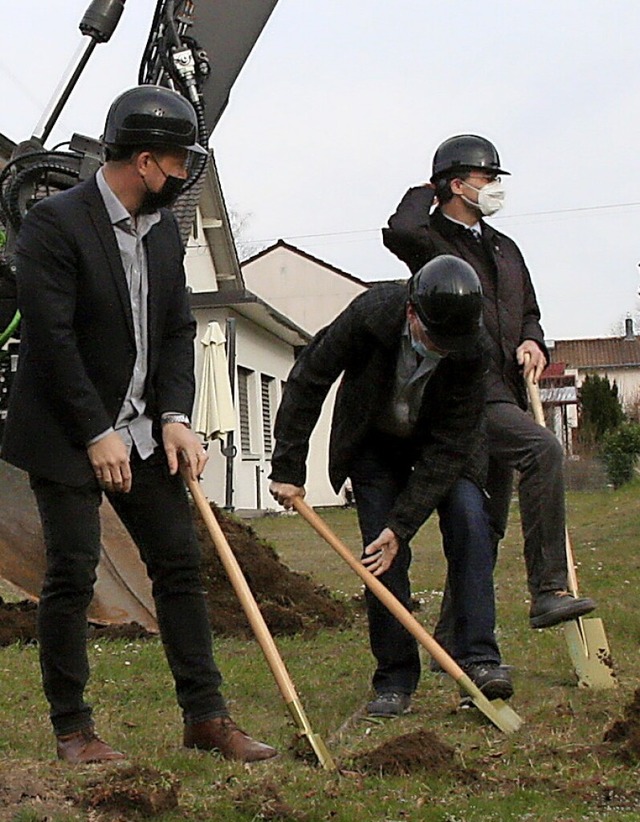 Spatenstich beim knftigen Gesundheitszentrum in Stein (AG)  | Foto: Peter Schtz