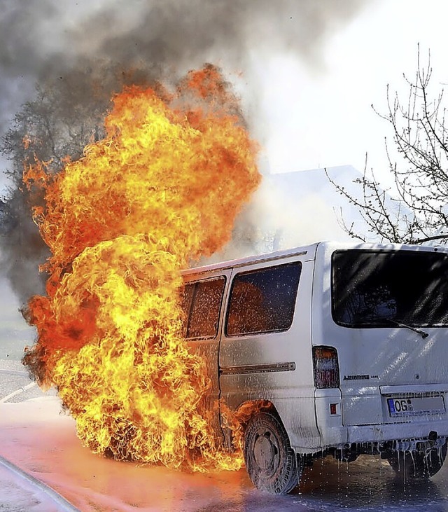 Offenbar war Benzin in Brand geraten.  | Foto: Wolfgang Knstle