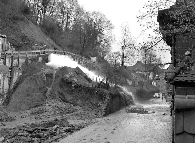 Die Schlossbergstrae whrend des vier...ei sich ein Wasserrohrbruch ereignete.  | Foto: Archiv Freiburger Mnsterbauverein.