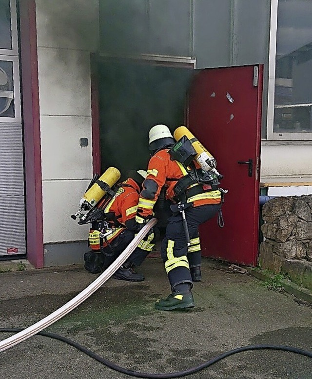 Starker Rauch bei einem Brand in Bahlingen   | Foto: Feuerwehr Bahlingen